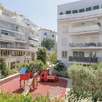 Cannes Maria Yourhosthelper