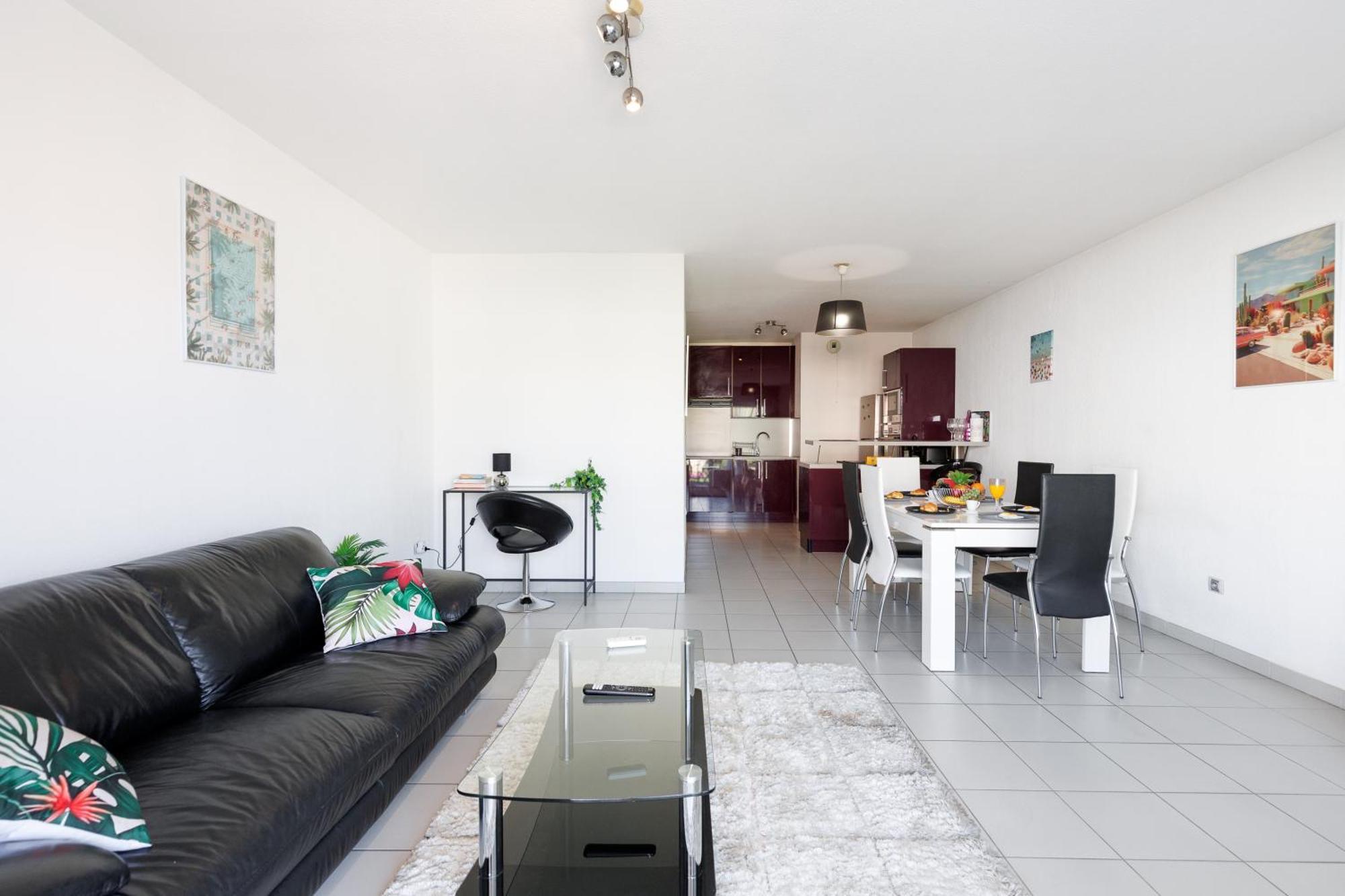 Maria Yourhosthelper Apartment